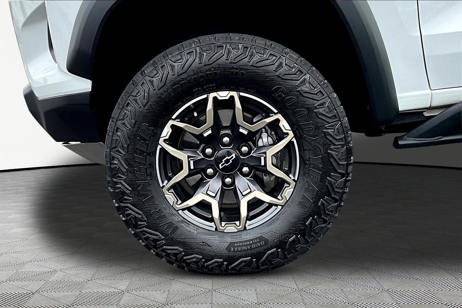 Used 2024 Chevrolet Colorado ZR2 w/ Technology Package AWD/4WD image 34