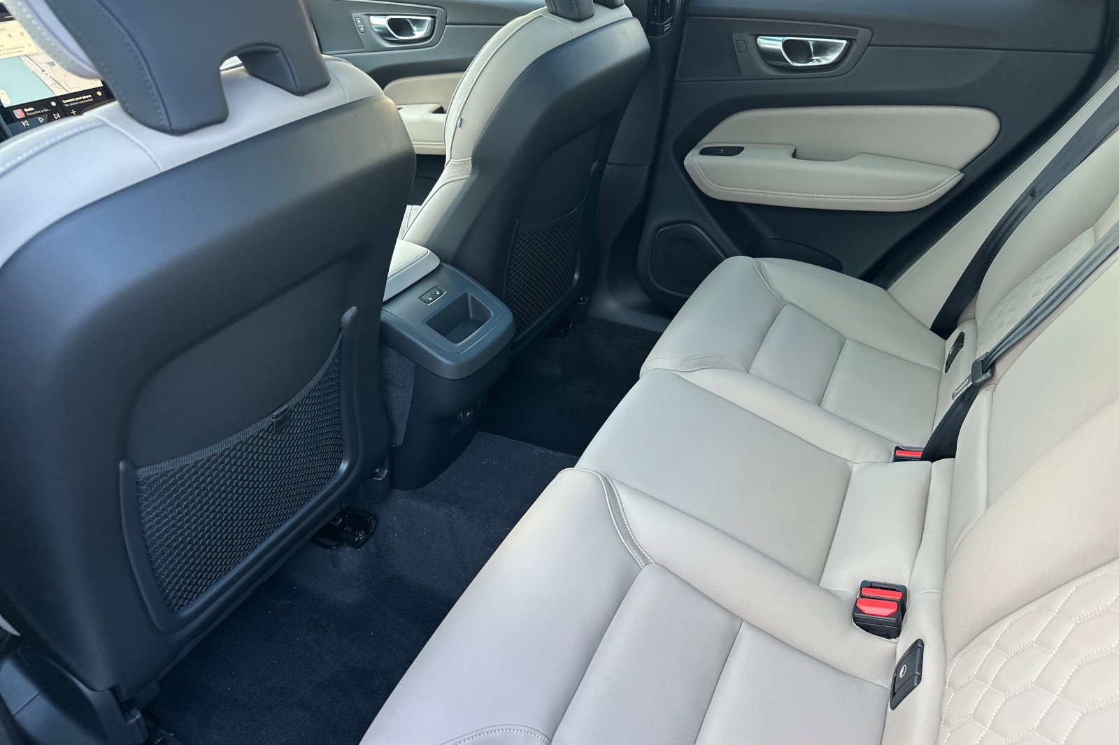 New 2026 Volvo XC60 B5 Plus w/ Climate Package image 10