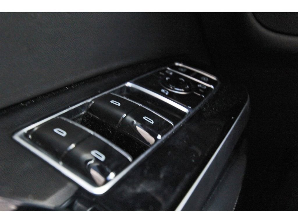 Certified 2025 Cadillac Escalade ESV Sport Platinum image 19