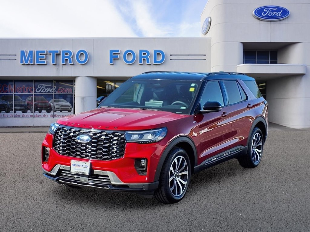Certified 2025 Ford Explorer ST-Line w/ Premium Package RWD image 7