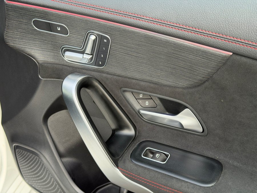 Used 2023 Mercedes-Benz CLA 250 4MATIC image 38