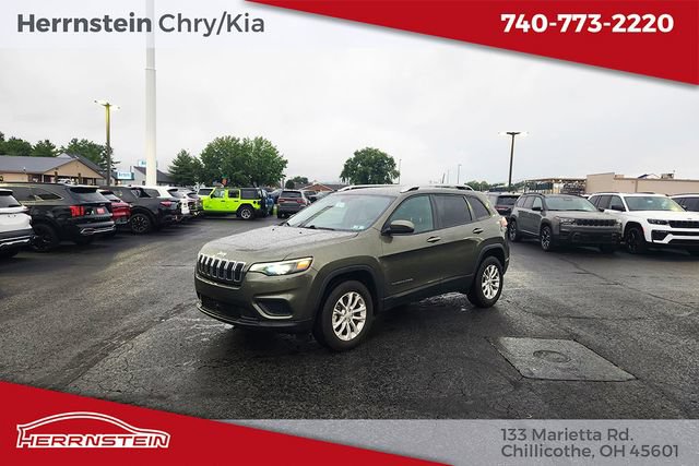 Used 2021 Jeep Cherokee Latitude w/ Mopar Interior Package AWD/4WD image 3