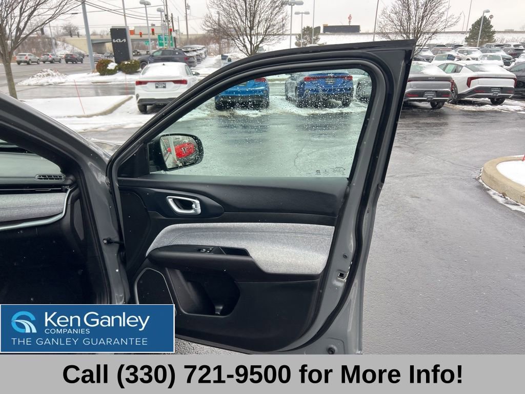 Used 2023 Jeep Compass Latitude image 55