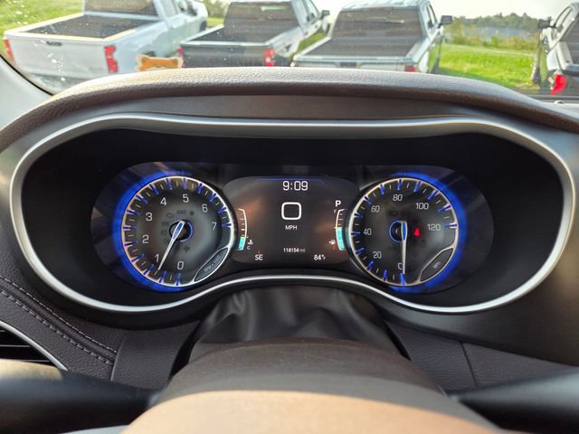 Used 2021 Chrysler Pacifica Touring-L w/ Uconnect Theater Family Group AWD/4WD image 24
