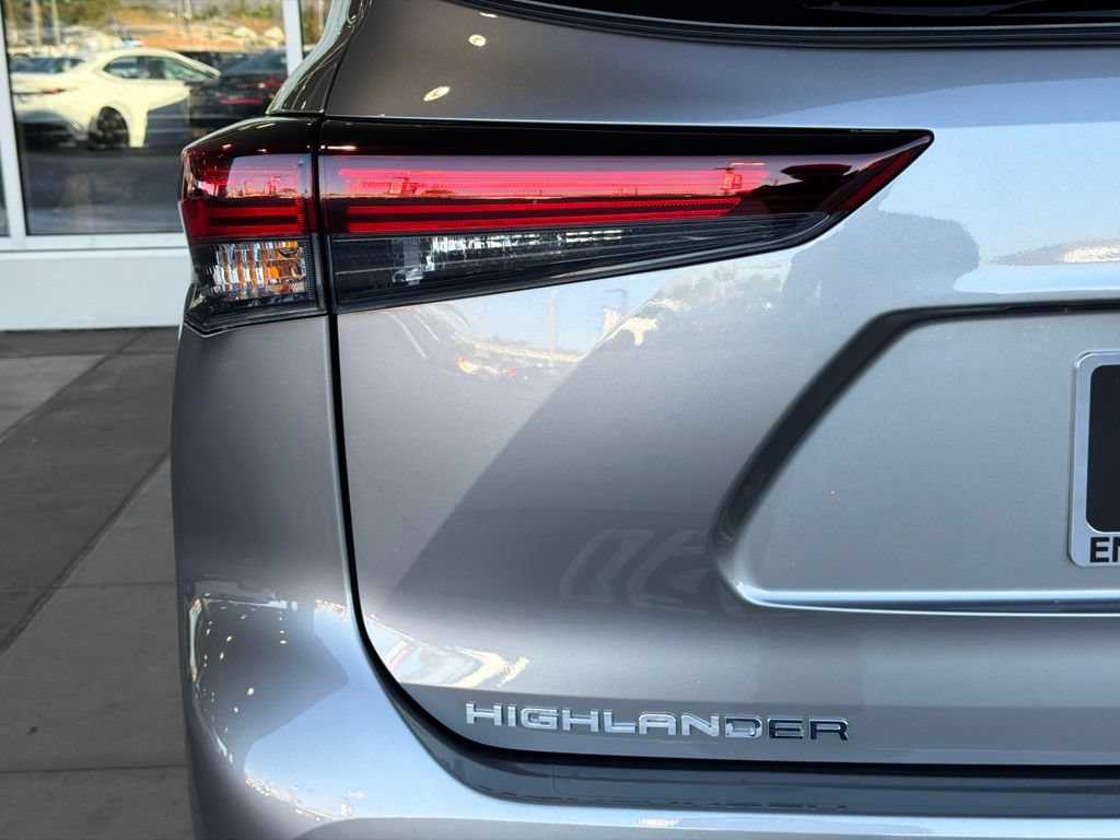 New 2026 Toyota Highlander XSE AWD/4WD image 10