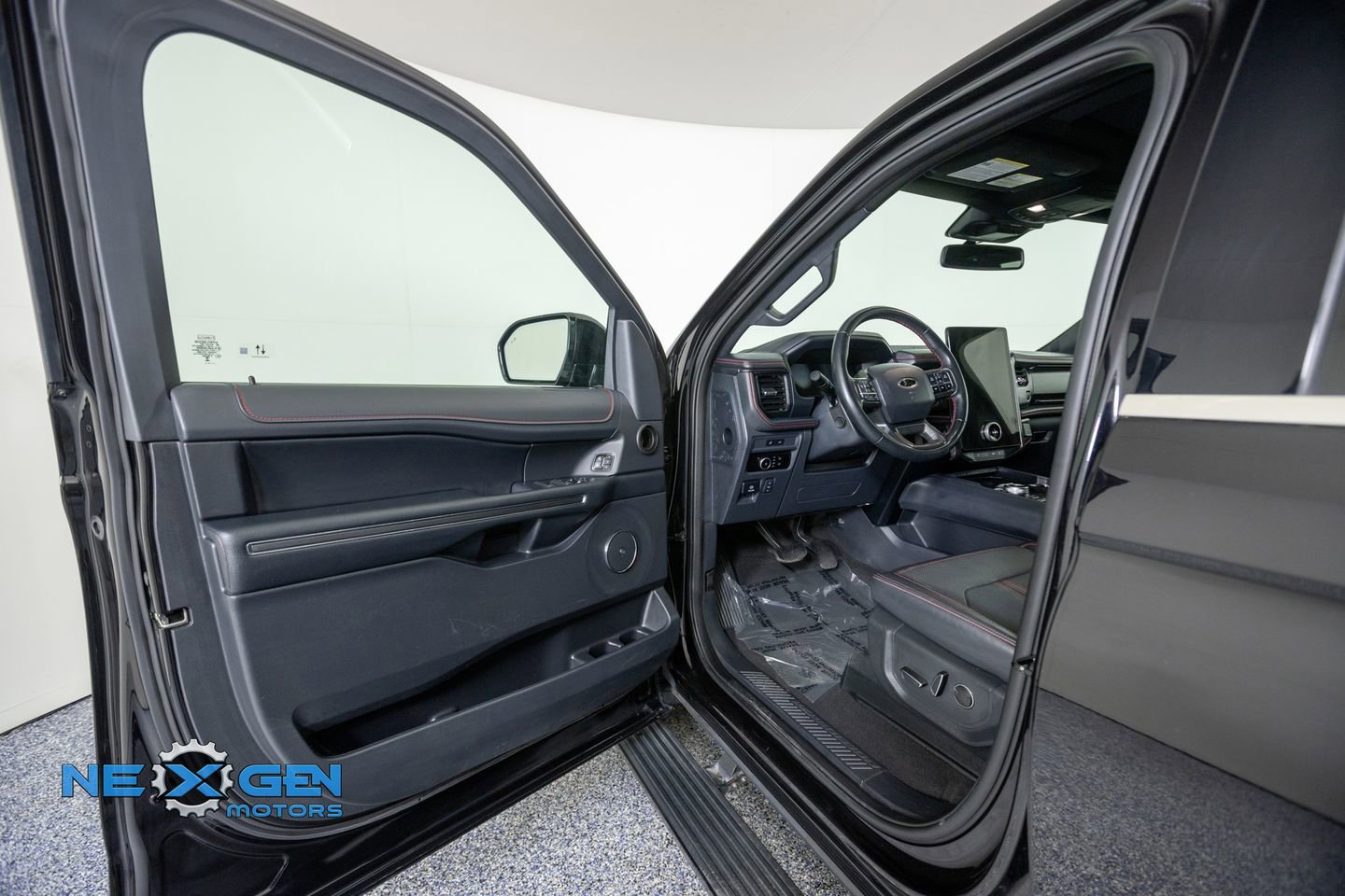 Used 2024 Ford Expedition Max Limited AWD/4WD image 9