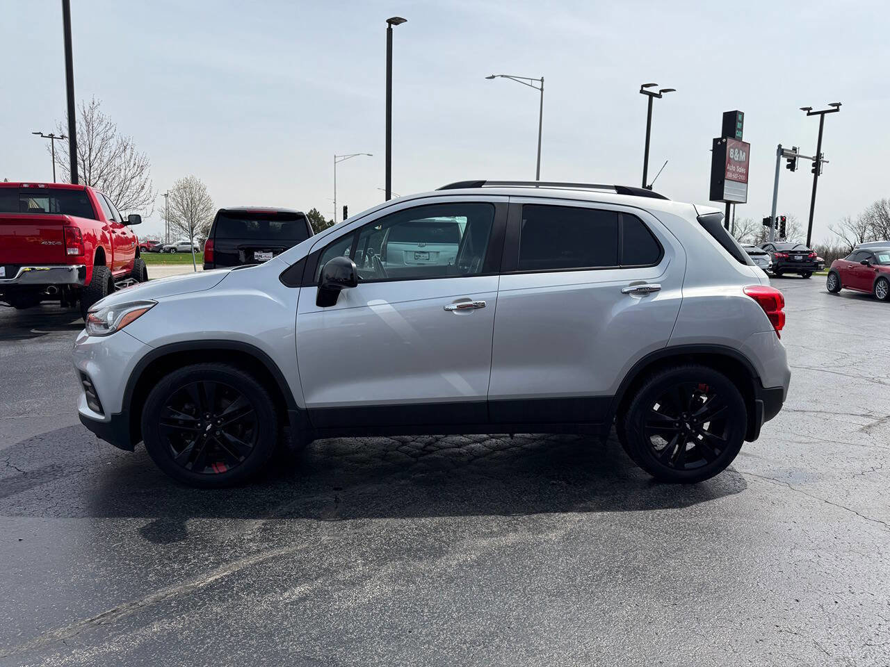 Used 2018 Chevrolet Trax LT w/ Redline Edition FWD image 4