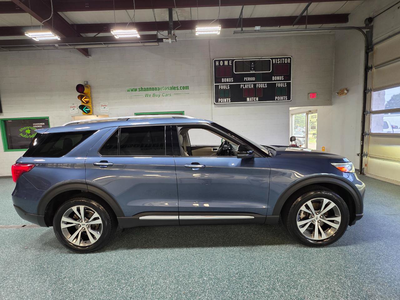 Used 2020 Ford Explorer Platinum w/ Premium Technology Package AWD/4WD image 4