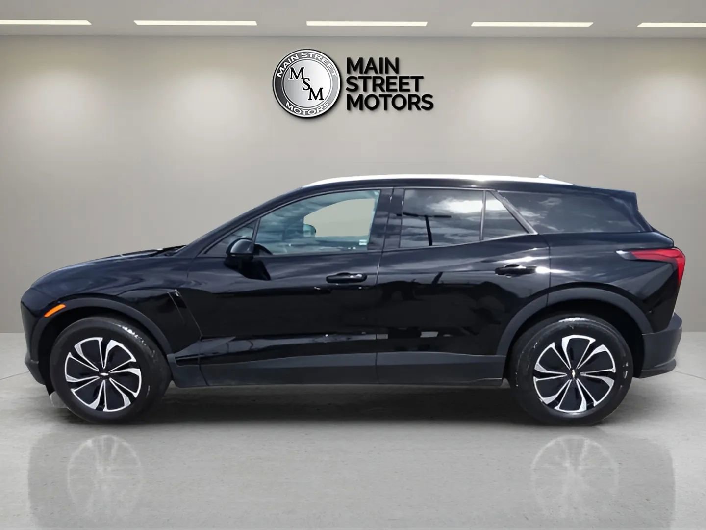 Used 2024 Chevrolet Blazer EV LT image 2