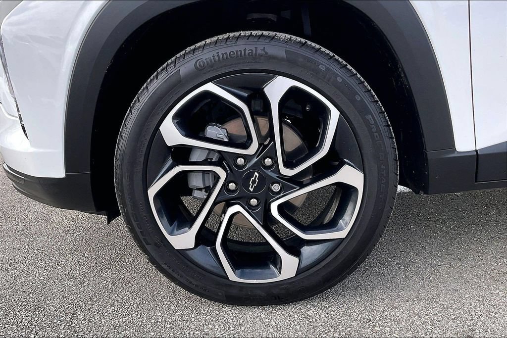 Used 2025 Chevrolet Trax RS FWD image 31