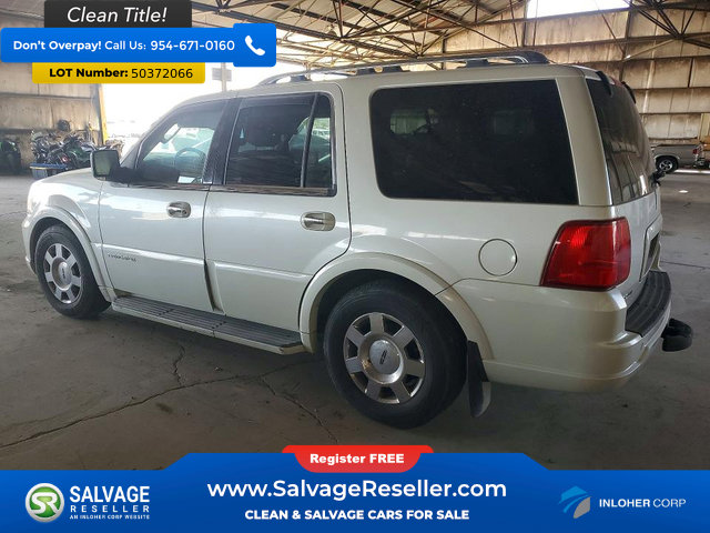 Used 2005 Lincoln Navigator 4WD image 3