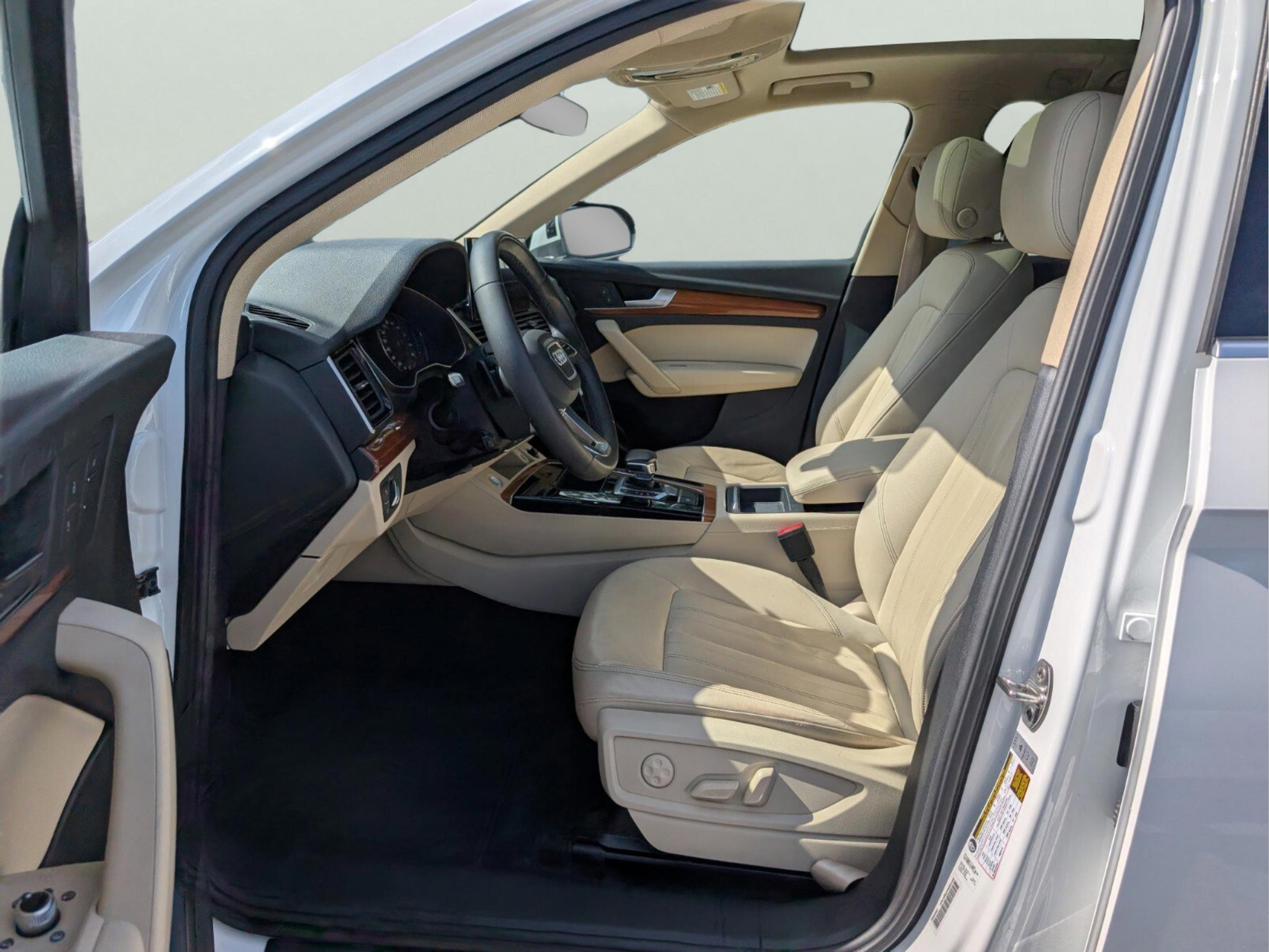 Used 2021 Audi Q5 Premium w/ Convenience Package image 9