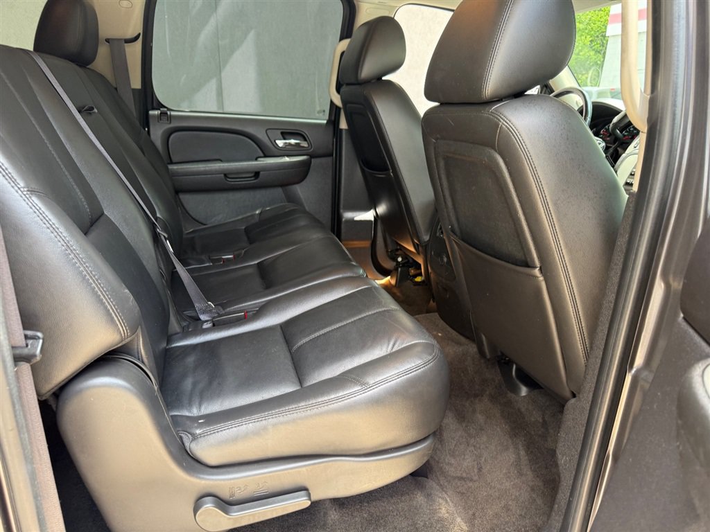 Used 2011 Chevrolet Suburban LT w/ Luxury Package AWD/4WD image 6