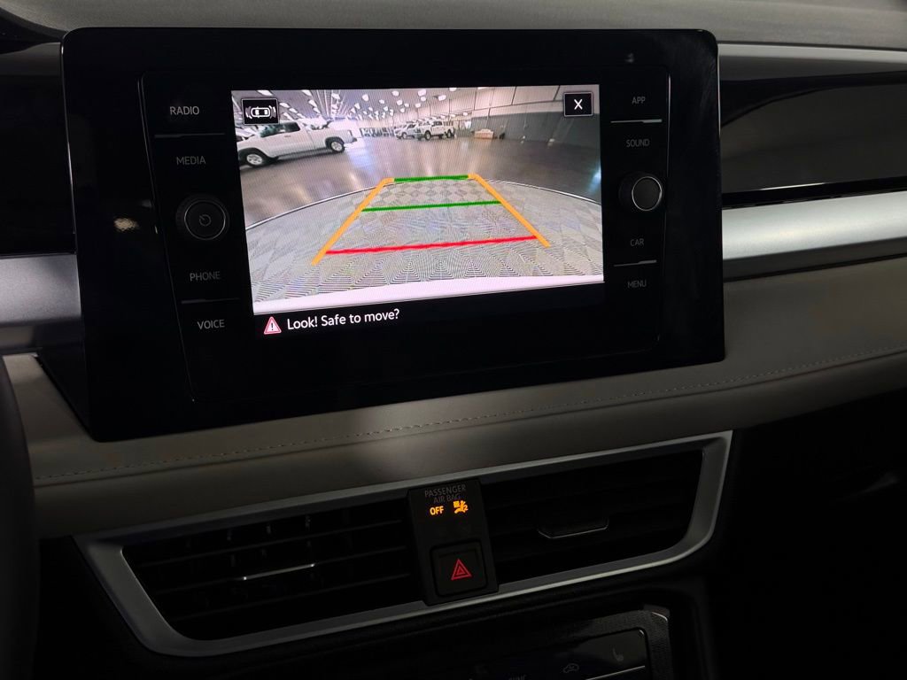 Used 2025 Volkswagen Taos SE w/ Panoramic Sunroof Package AWD/4WD image 19