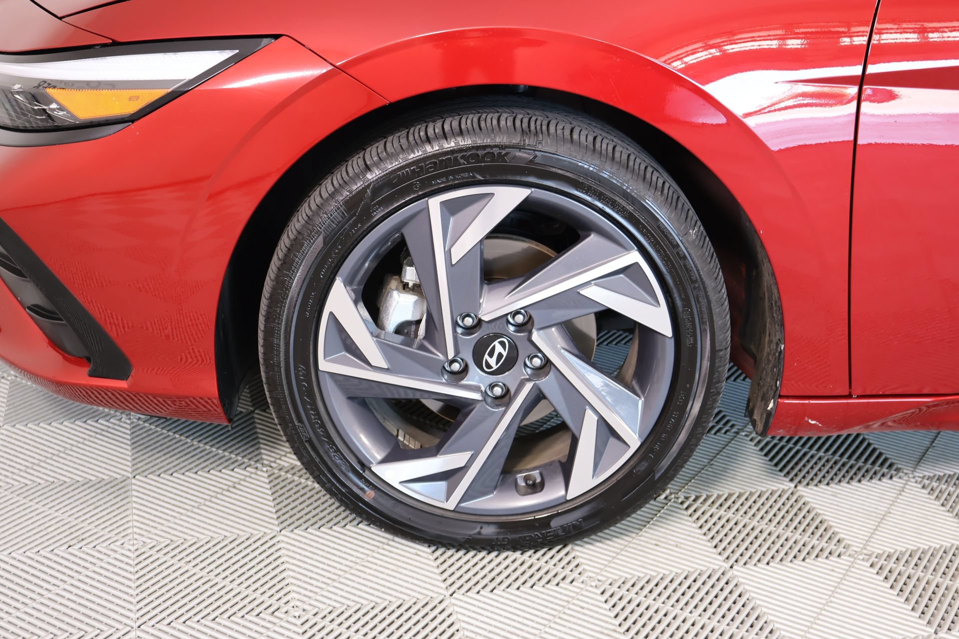 Certified 2025 Hyundai Elantra Limited FWD image 19