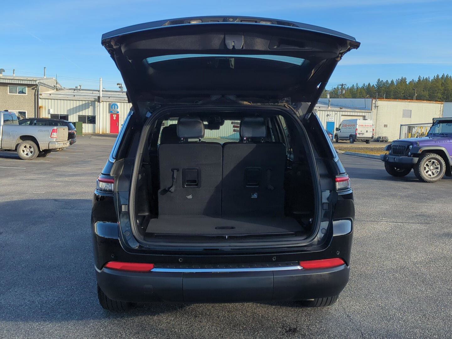 Used 2024 Jeep Grand Cherokee L Limited w/ Luxury Tech Group II image 6