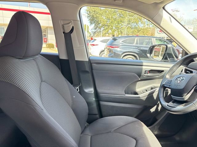 Used 2024 Toyota Highlander LE image 49