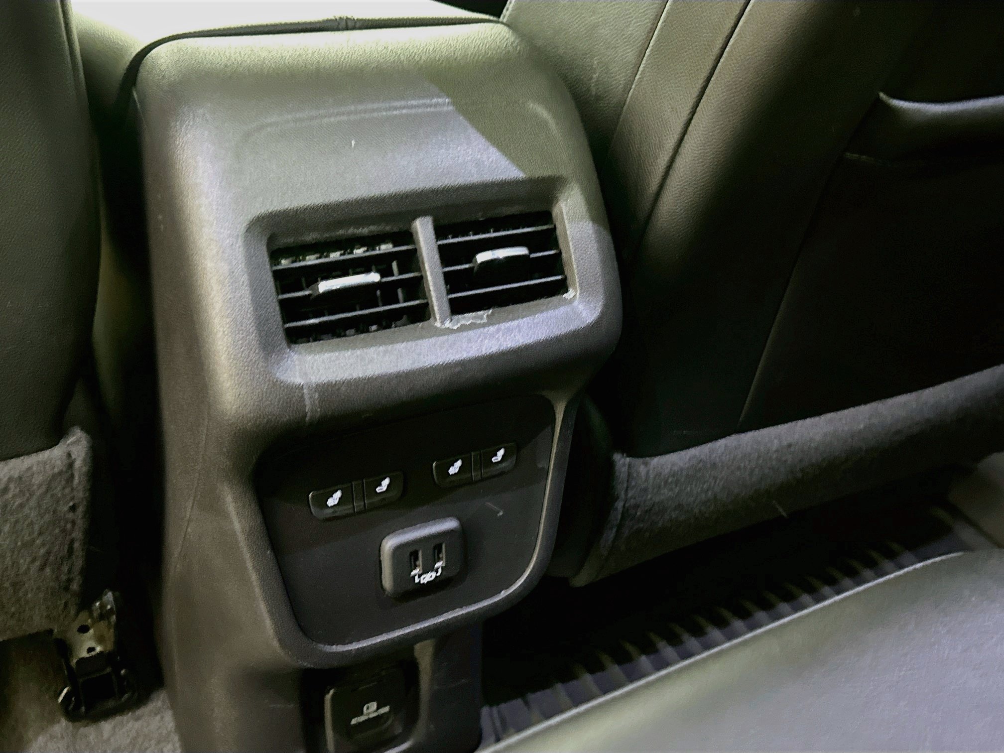 Used 2024 Chevrolet Equinox Premier FWD image 28