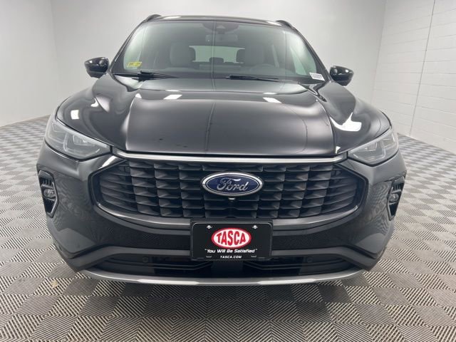 Used 2023 Ford Escape Platinum image 3