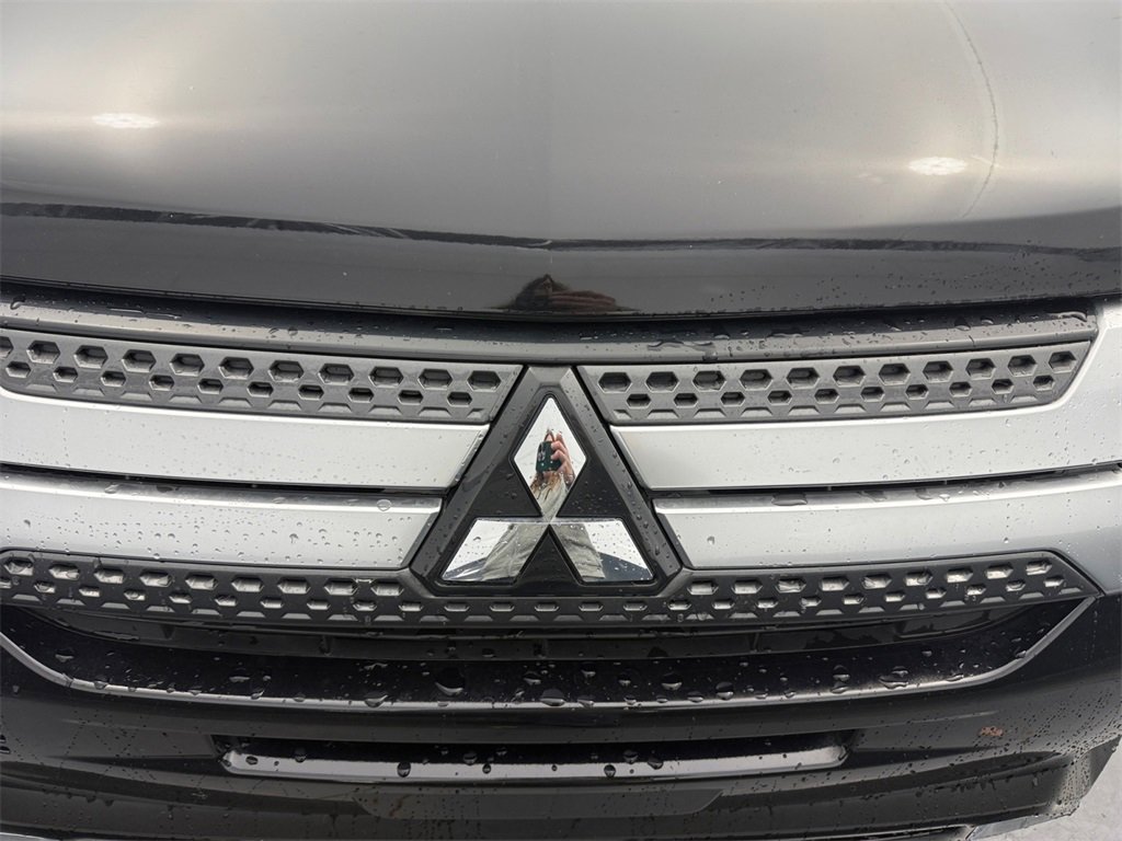 Used 2020 Mitsubishi Outlander ES image 30