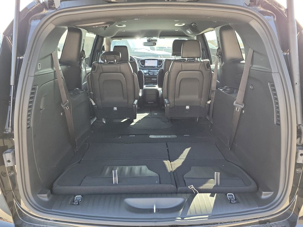 New 2025 Chrysler Voyager LX image 11