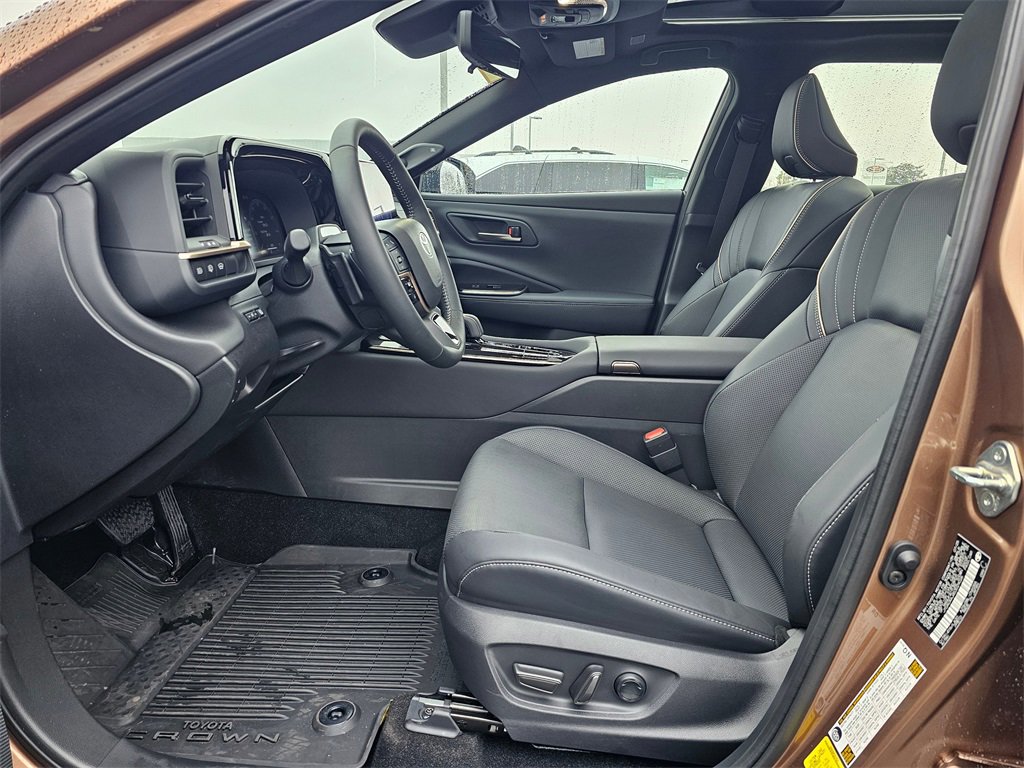Used 2025 Toyota Crown Signia w/ Advanced Technology Package image 22