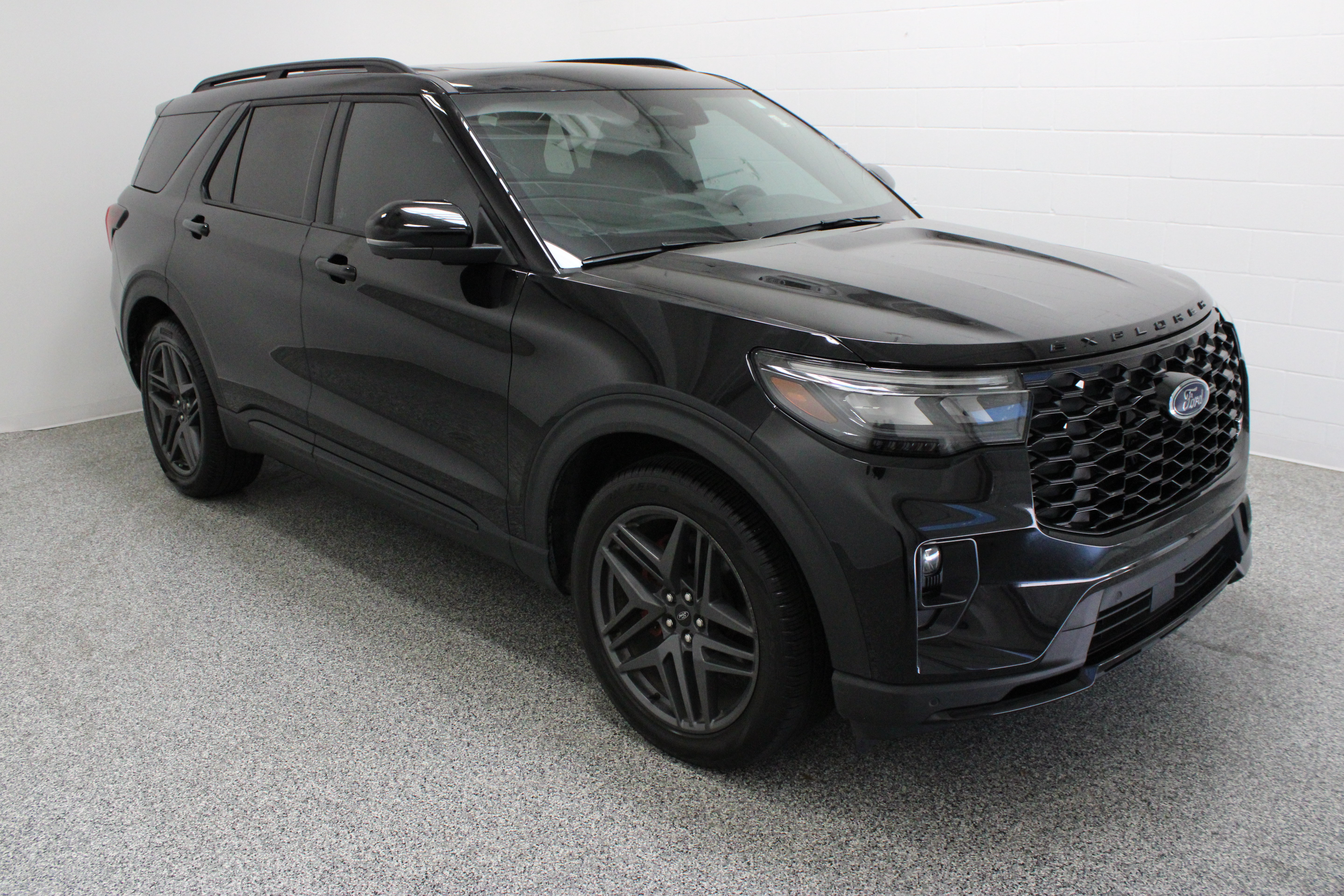 Used 2025 Ford Explorer ST w/ Sun And Sound Package AWD/4WD image 4