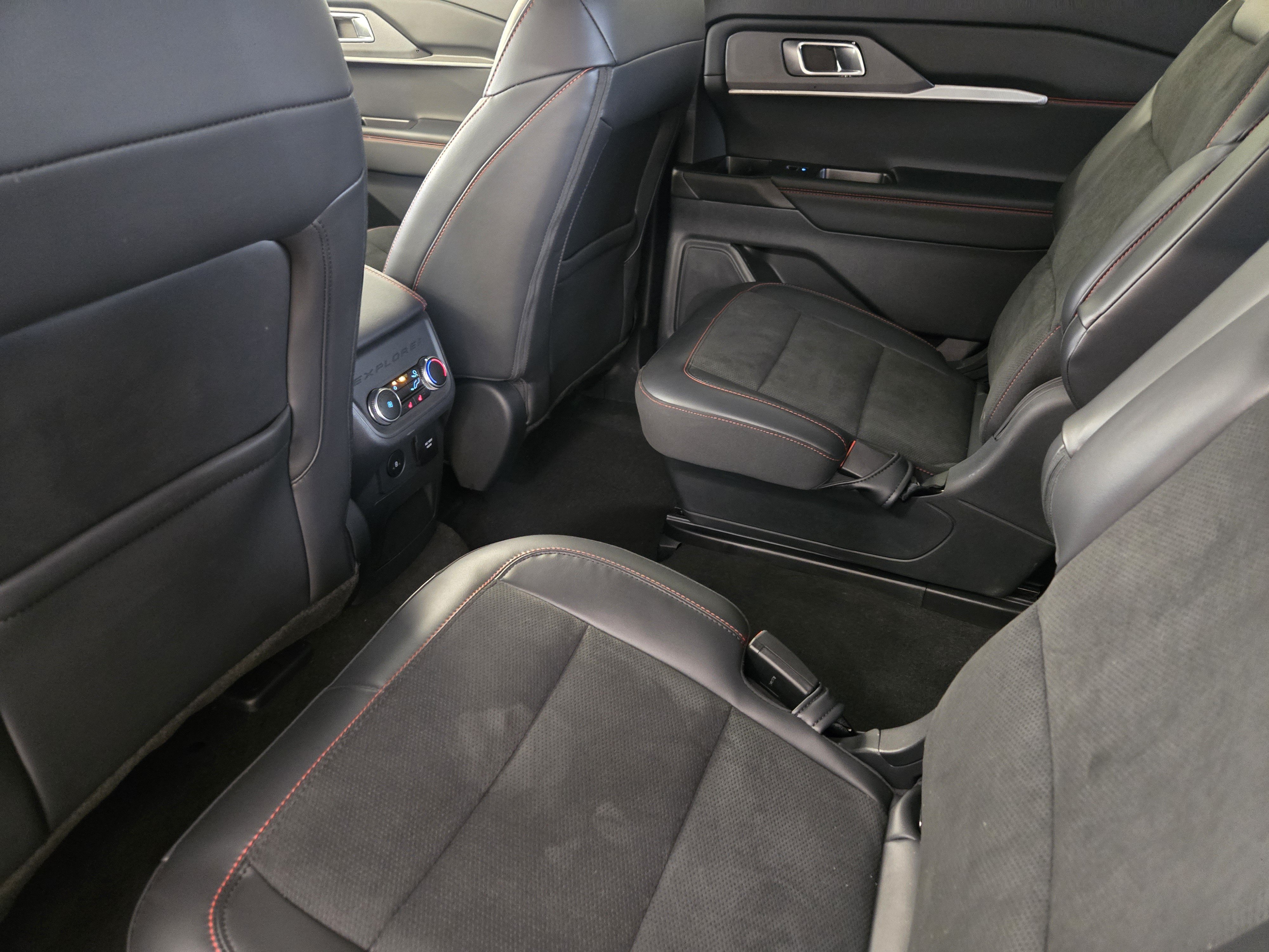 Certified 2025 Ford Explorer ST AWD/4WD image 28