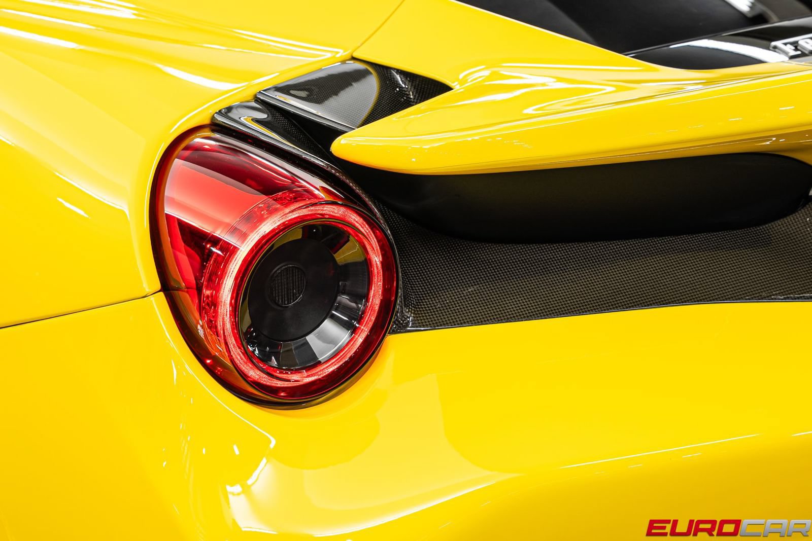 Used 2020 Ferrari 488 Pista Coupe RWD image 27