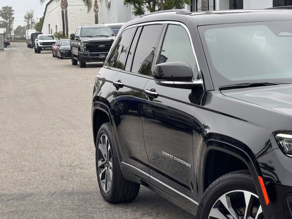 Used 2023 Jeep Grand Cherokee Overland w/ Luxury Tech Group IV image 5