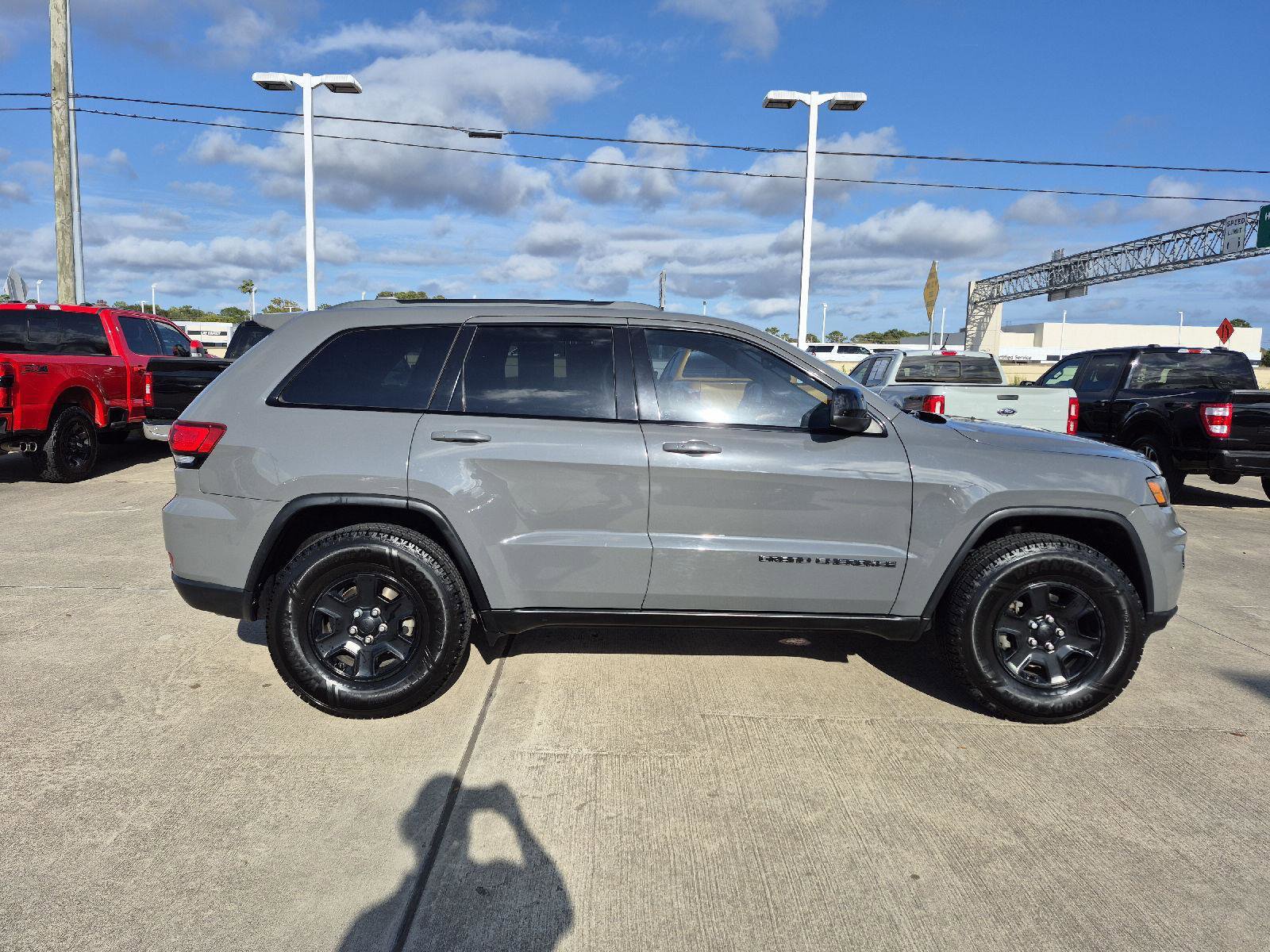 Used 2019 Jeep Grand Cherokee Laredo image 8