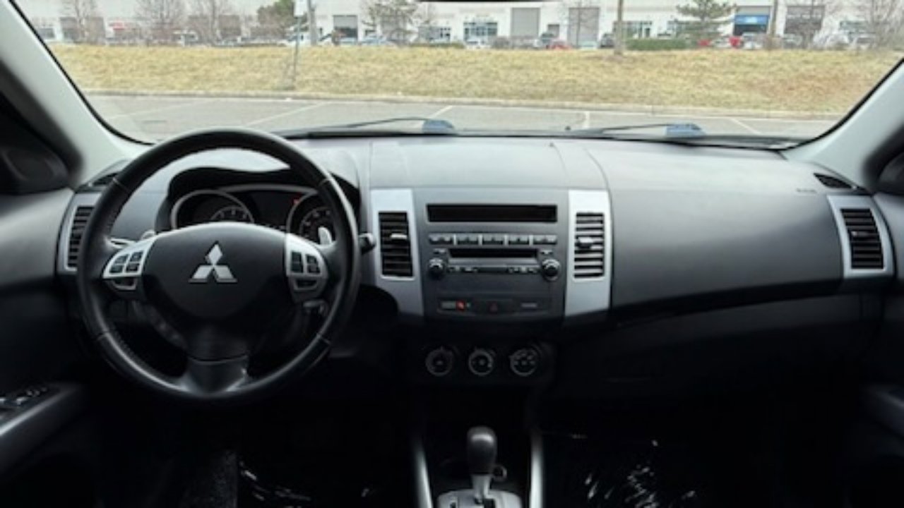 Used 2012 Mitsubishi Outlander SE image 26