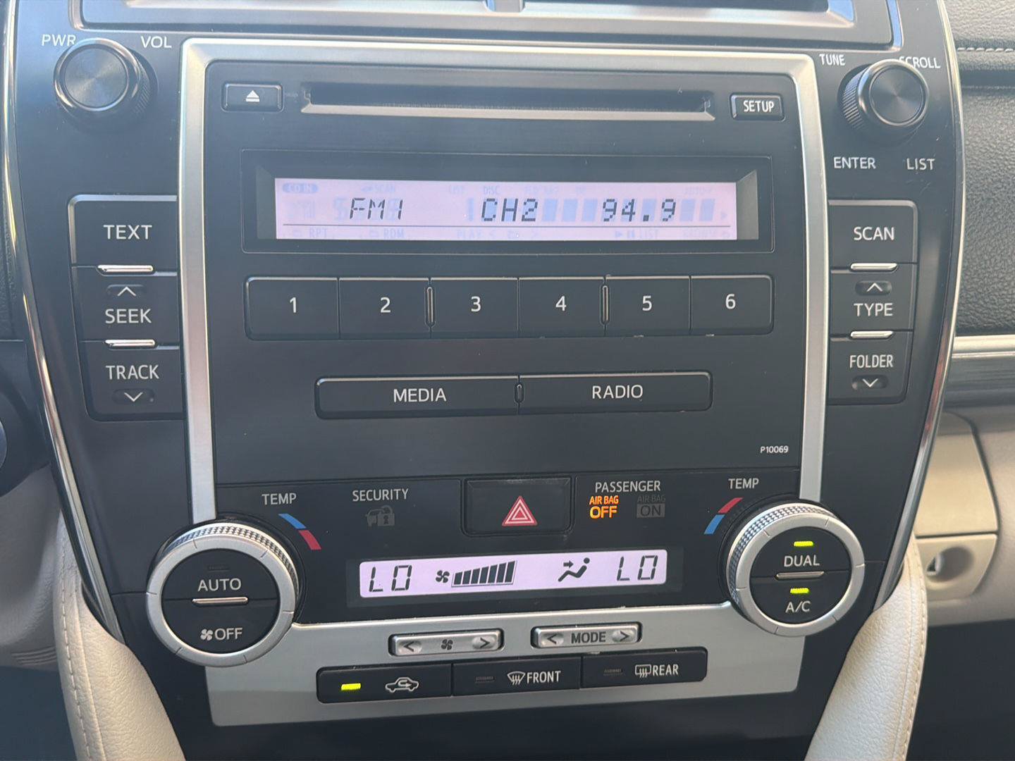 Used 2012 Toyota Camry LE FWD image 16