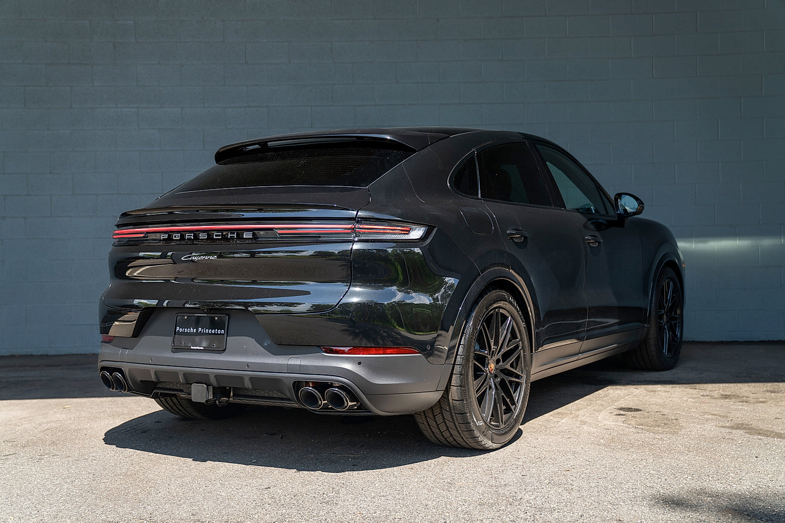 Used 2025 Porsche Cayenne Coupe image 30