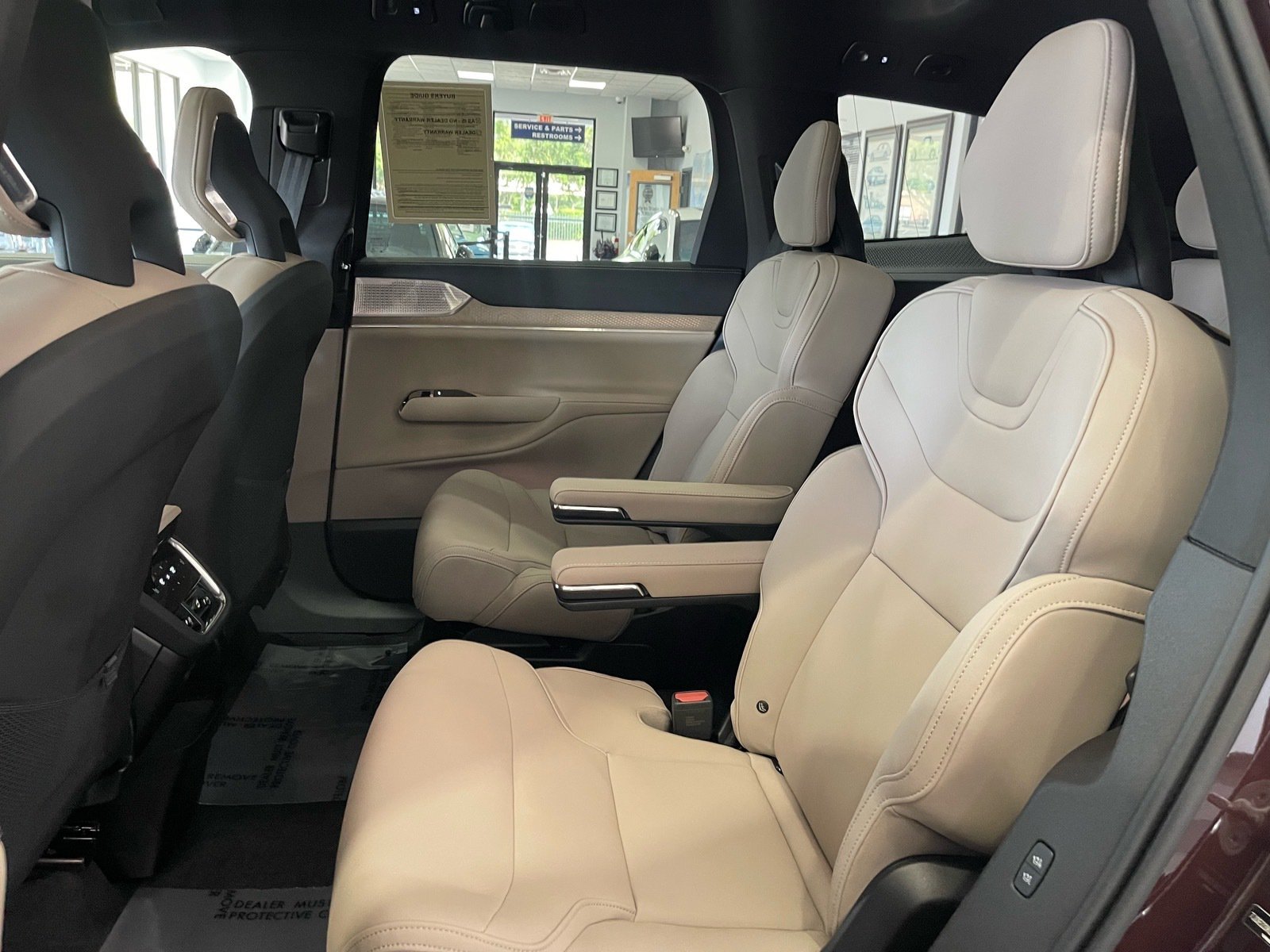 Used 2025 Volvo EX90 Ultra AWD/4WD image 34