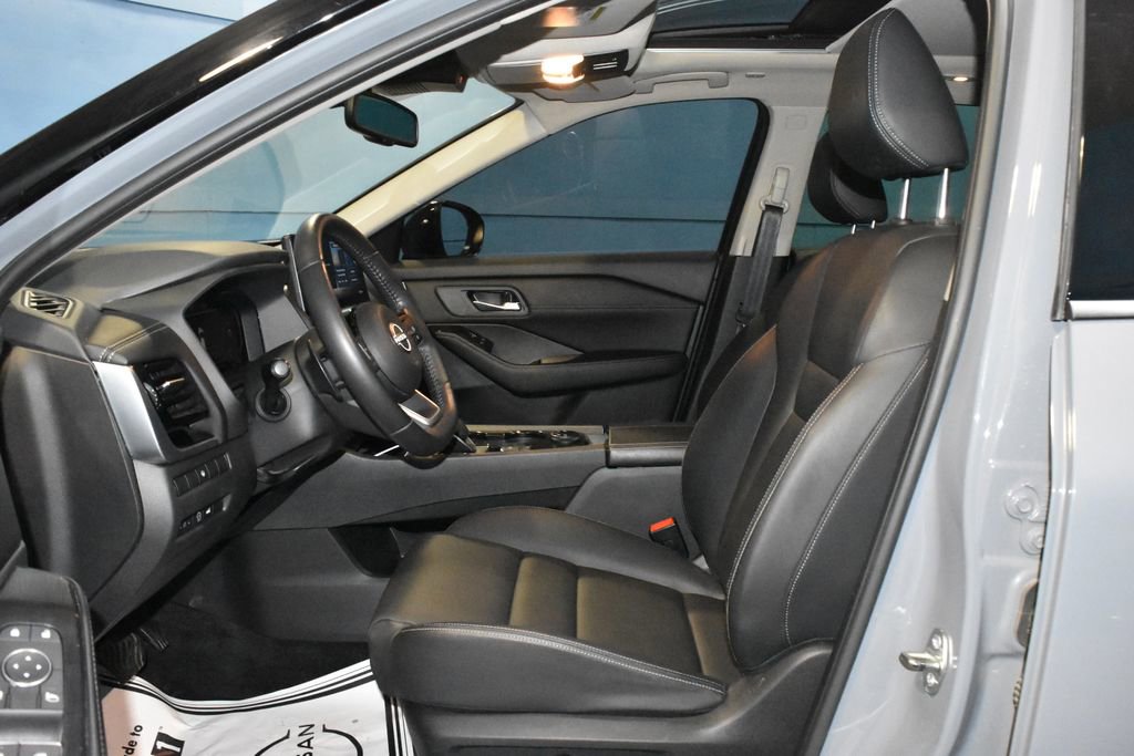 Certified 2024 Nissan Rogue SL w/ SL Premium Package AWD/4WD image 7