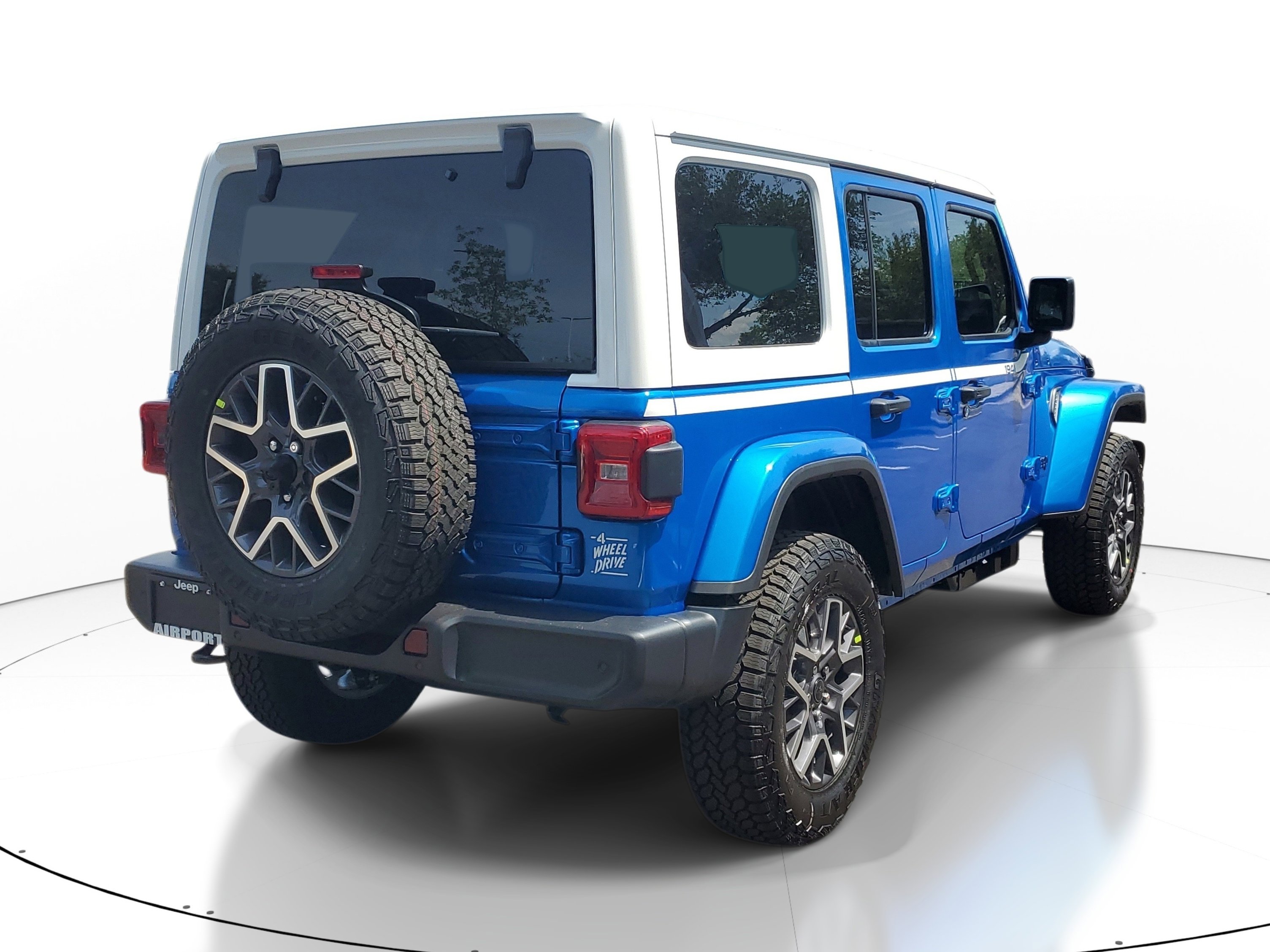 New 2026 Jeep Wrangler Unlimited Sahara w/ Whitecap Package AWD/4WD image 4