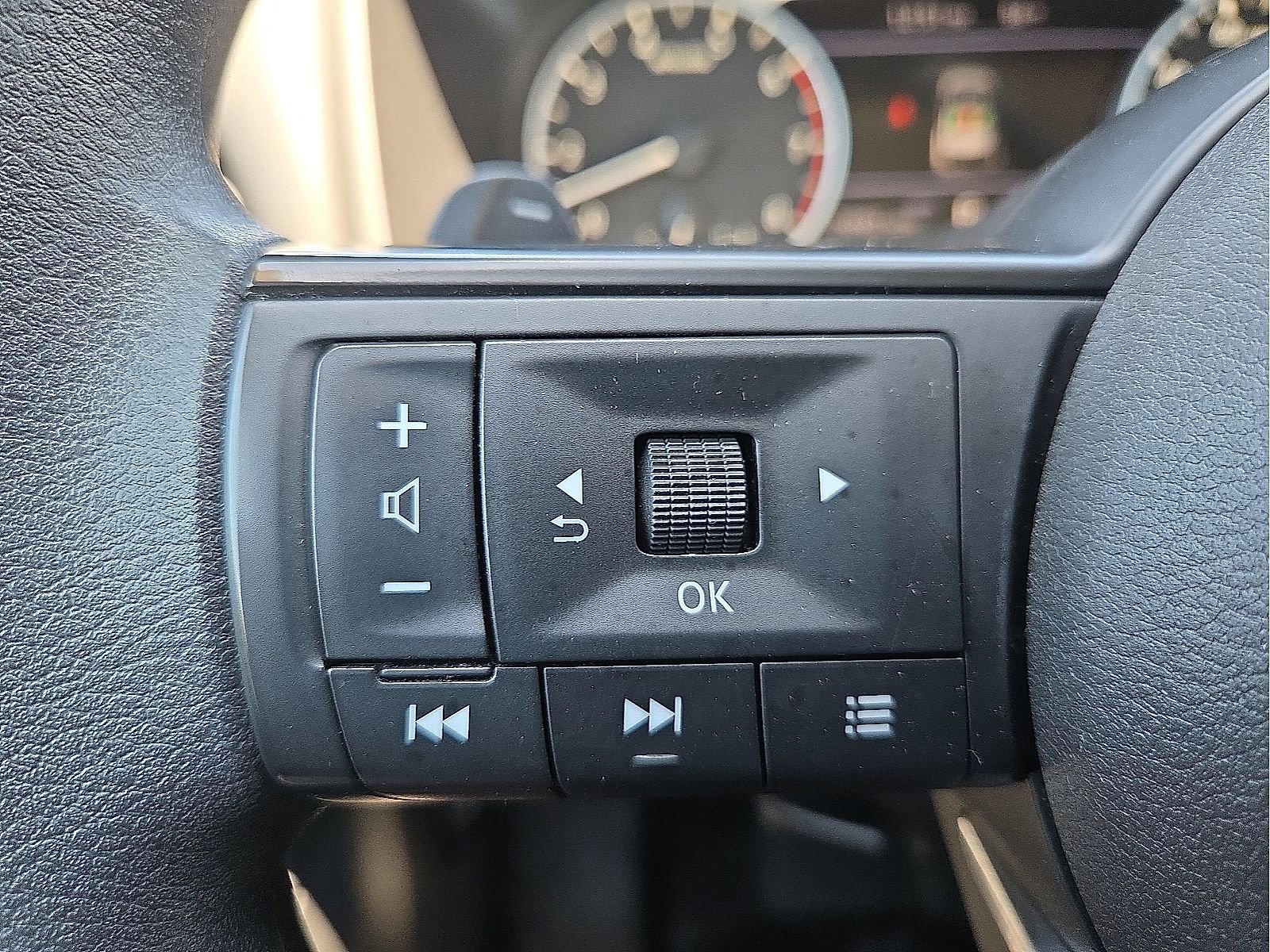 Used 2023 Nissan Rogue S AWD/4WD image 19