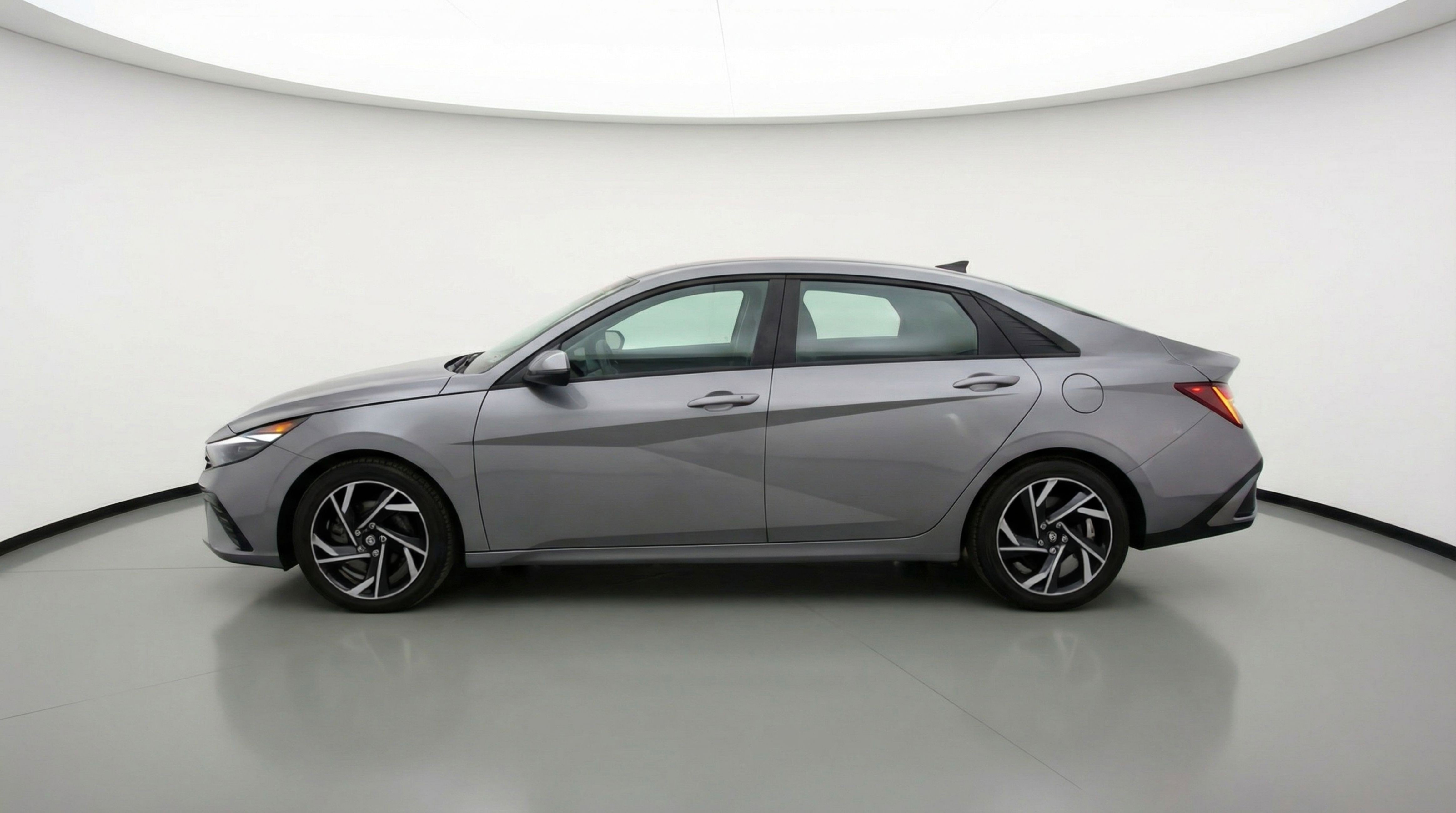 Used 2025 Hyundai Elantra SEL FWD image 5