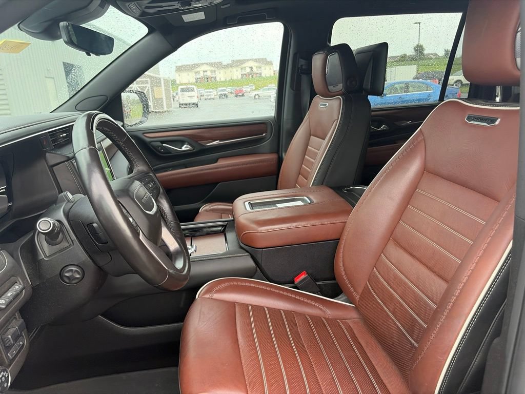 Used 2024 GMC Yukon XL Denali Ultimate w/ LPO, Floor Liner Package AWD/4WD image 10