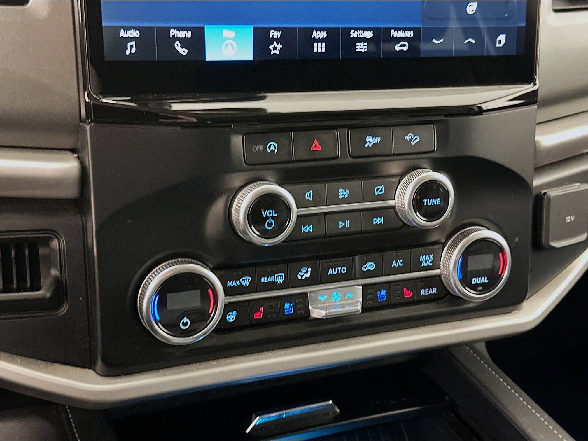 Used 2024 Ford Expedition XLT image 24