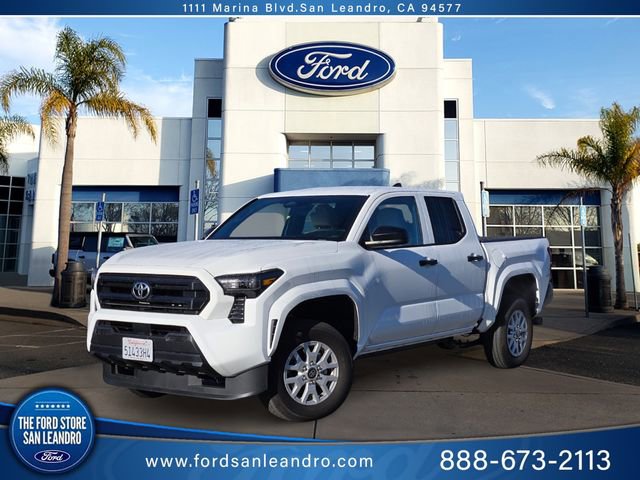 Used 2025 Toyota Tacoma SR image 1