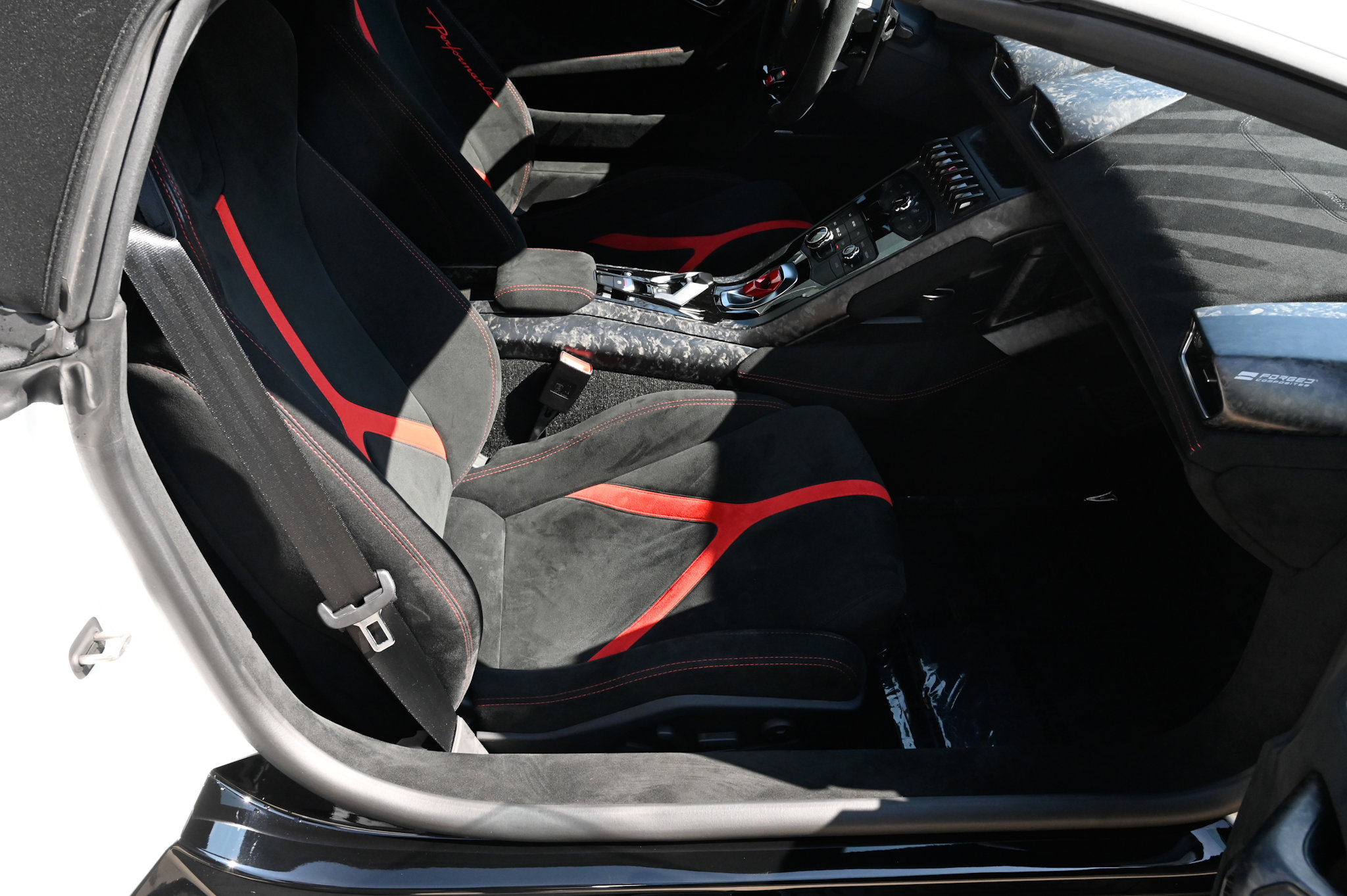 Used 2018 Lamborghini Huracan Performante image 40