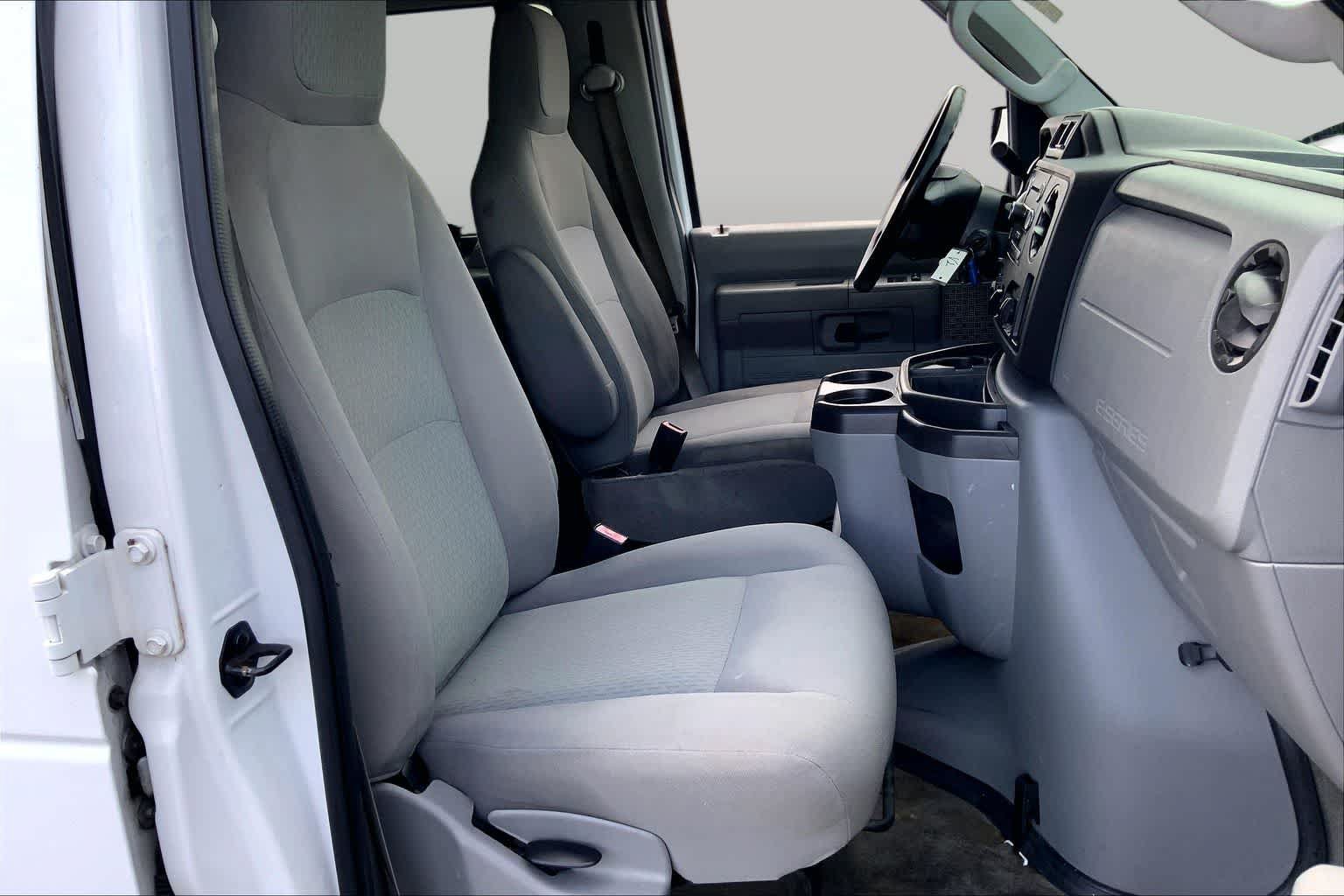 Used 2014 Ford E-350 and Econoline 350 XLT RWD image 9