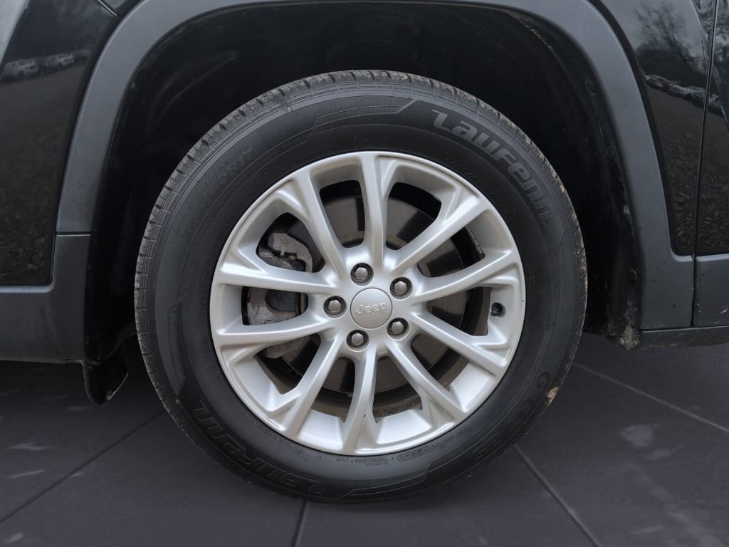 Used 2019 Jeep Cherokee Latitude w/ Popular Appearance Group image 21