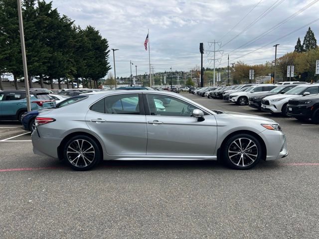 Used 2018 Toyota Camry SE w/ Moonroof Package FWD image 4