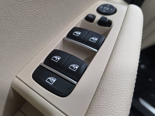 Used 2022 BMW X5 xDrive40i AWD/4WD image 27