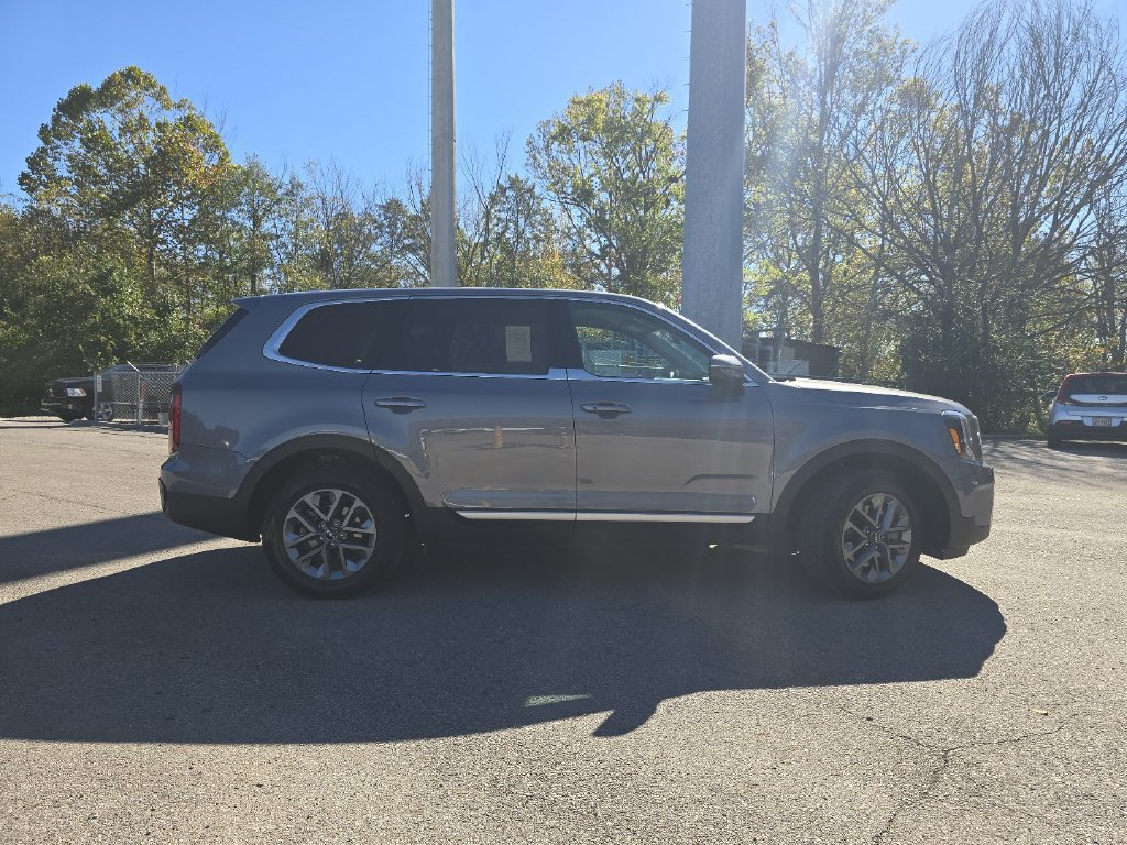 Used 2024 Kia Telluride LX FWD image 16