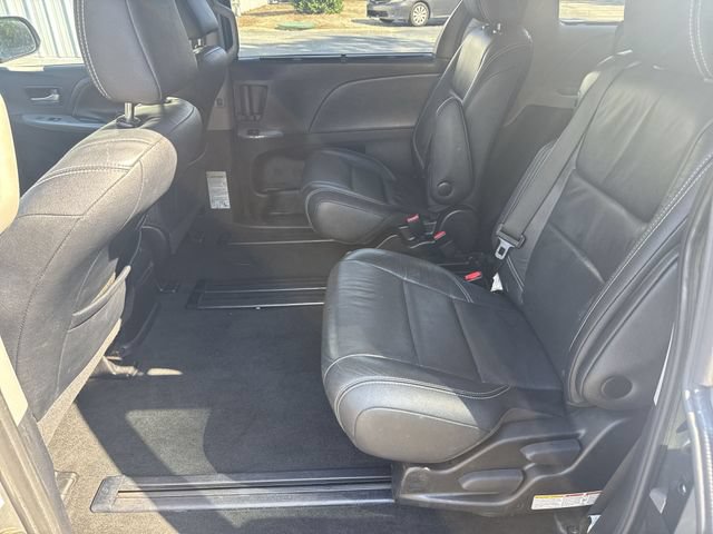 Used 2017 Toyota Sienna SE Premium FWD image 15