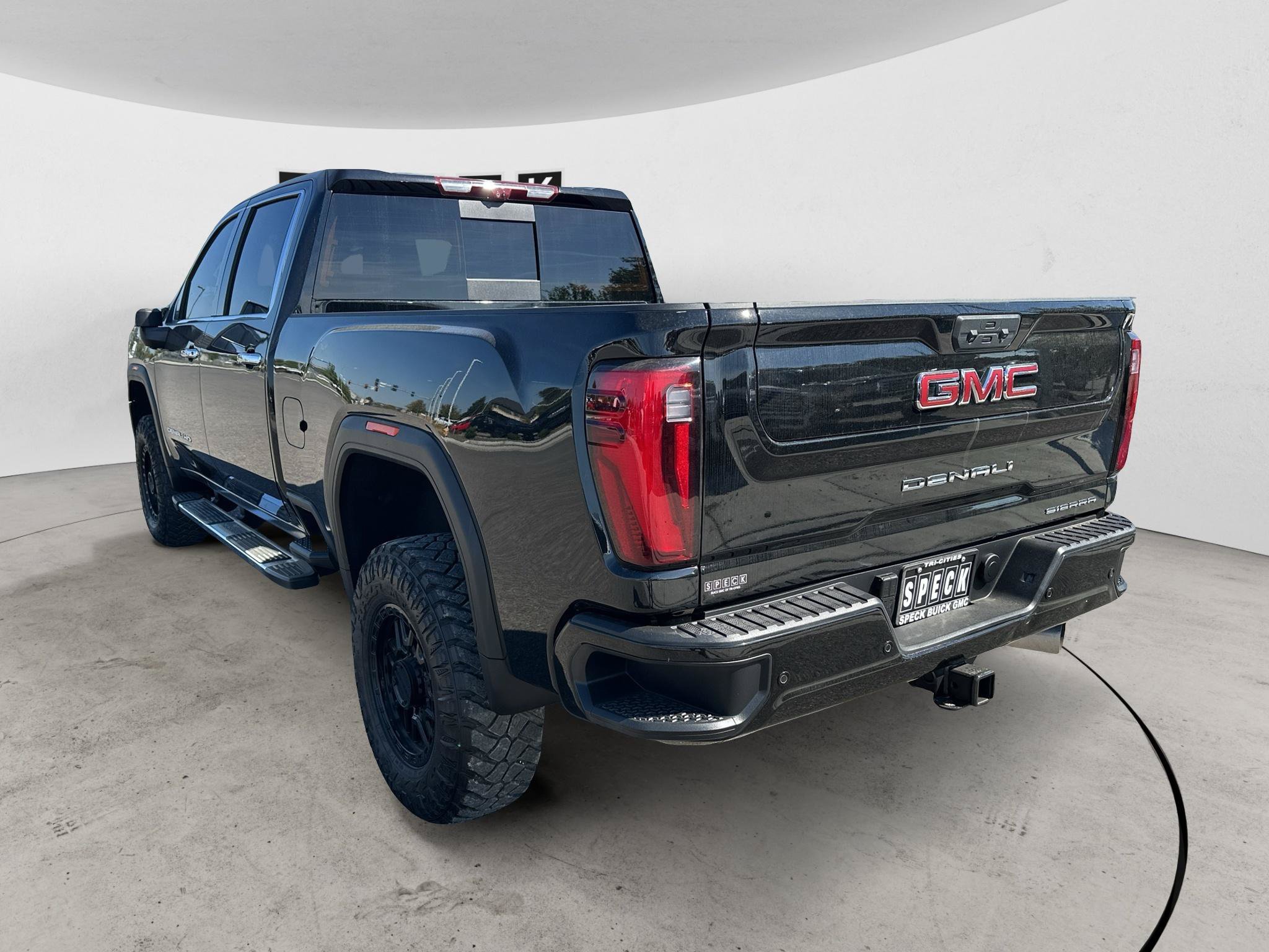 Used 2025 GMC Sierra 3500 Denali w/ Denali Reserve Package AWD/4WD image 3